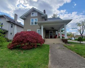 Middletown Centenarian 4 Bed 2 Bath Sleeps 12 - Middletown - Building