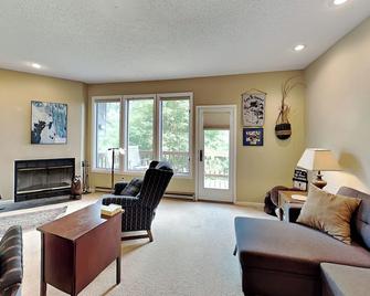 Villages of Wisp 70 Bright Passage - McHenry - Living room