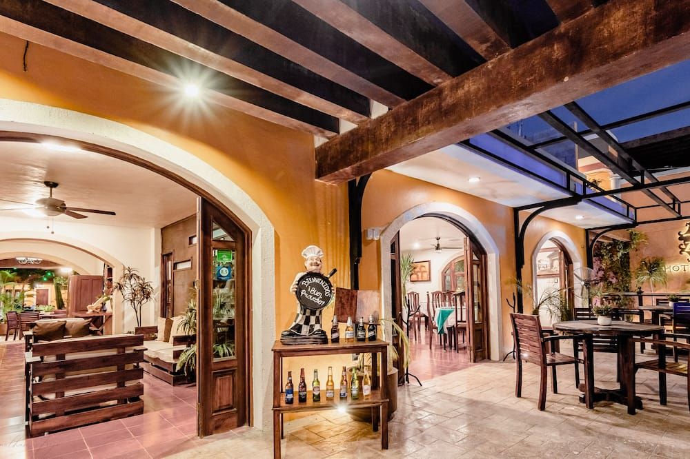 El Zaguán Colonial by GuruHotel - ויאדוליד - לובי