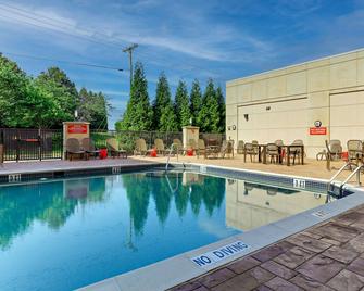 Drury Plaza Hotel North Charleston - Норт-Чарльзтон - Басейн