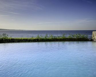 Hotel Solar Palmeiras - Oeiras - Piscina