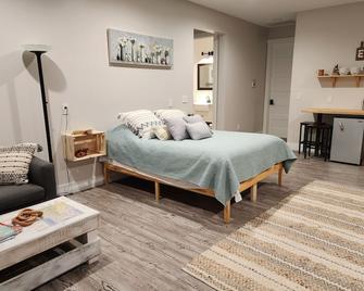 Appalachian Stylish Studio - Burnsville - Bedroom