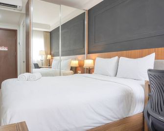 Minimalist And Comfort Stay Studio Room At Signature Park Grande Apartment - Jakarta - Bedroom