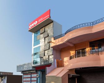 OYO 28472 Hotel Shree Palace - Dewas - Building