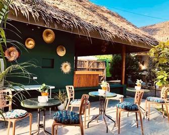 Nautilus Hostel & Hammocks - Panglao - Innenhof