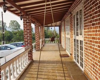 The Windsor Villa - Trimbak - Balcony