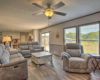 Family-Friendly Madill Home Peaceful Setting - Madill - Wohnzimmer