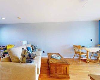 Little Gem at Hampton Beach - Hampton - Wohnzimmer