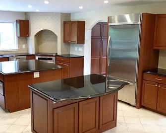 Resort on a Farm - Norwich - Kitchen