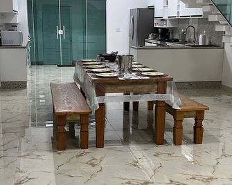 Ocean Front - Foot on the Sand - Praia dos Coqueiros Angra dos Reis - Frade - Jadalnia