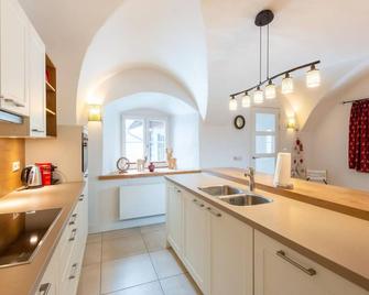 Traditional Holiday Home with Sauna in Niedernsill - Niedernsill - Kuchyň