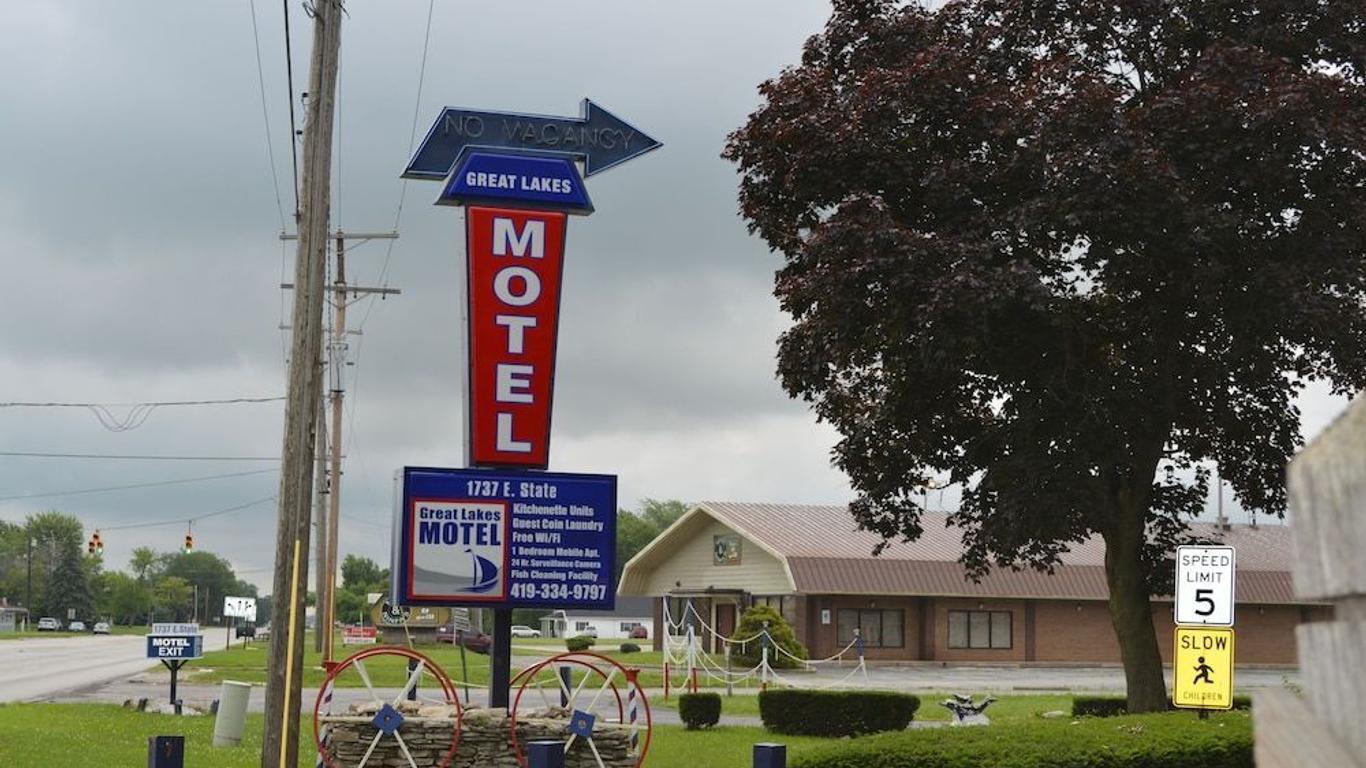 Great Lakes Motel