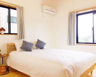 Ocean Aroha Resort - Onna - Bedroom