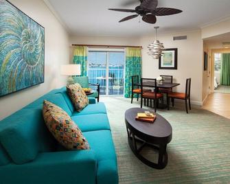 Getaway Resort on Paradise Island 12/16-12/23 w/free waterpark bracelets up to 4 - Nassau - Sala de estar