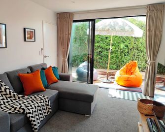 Tranquil Bamboo Oasis - Christchurch - Oturma odası