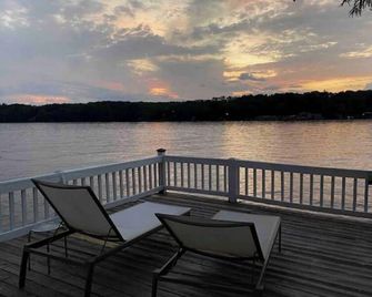 Gorgeous Lake House on Gantt Lake - Sunset Views - Андалусія - Балкон