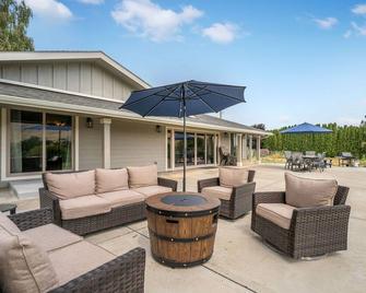 Wine Country River Front Paradise with Private Dock - Prosser - Patio
