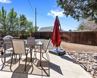 Cozy Prescott Valley Retreat! Pet Friendly! - Prescott Valley - Binnenhof
