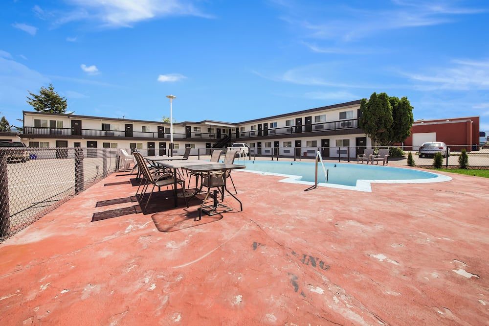 Motel 6 Cranbrook Bc - Cranbrook - Piscina
