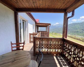 Motives Inn Dilijan - Dilijan - Balcón