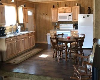 Cozy Cabin overlooking Private Lake - Clayton - Kitchen
