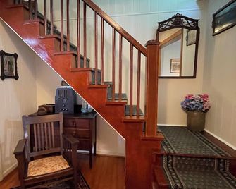 Vintage Home /Spacious Grounds - 'mini-fest' area - 3 to 30 nights + 5 STAR - - Houma - Aufgang