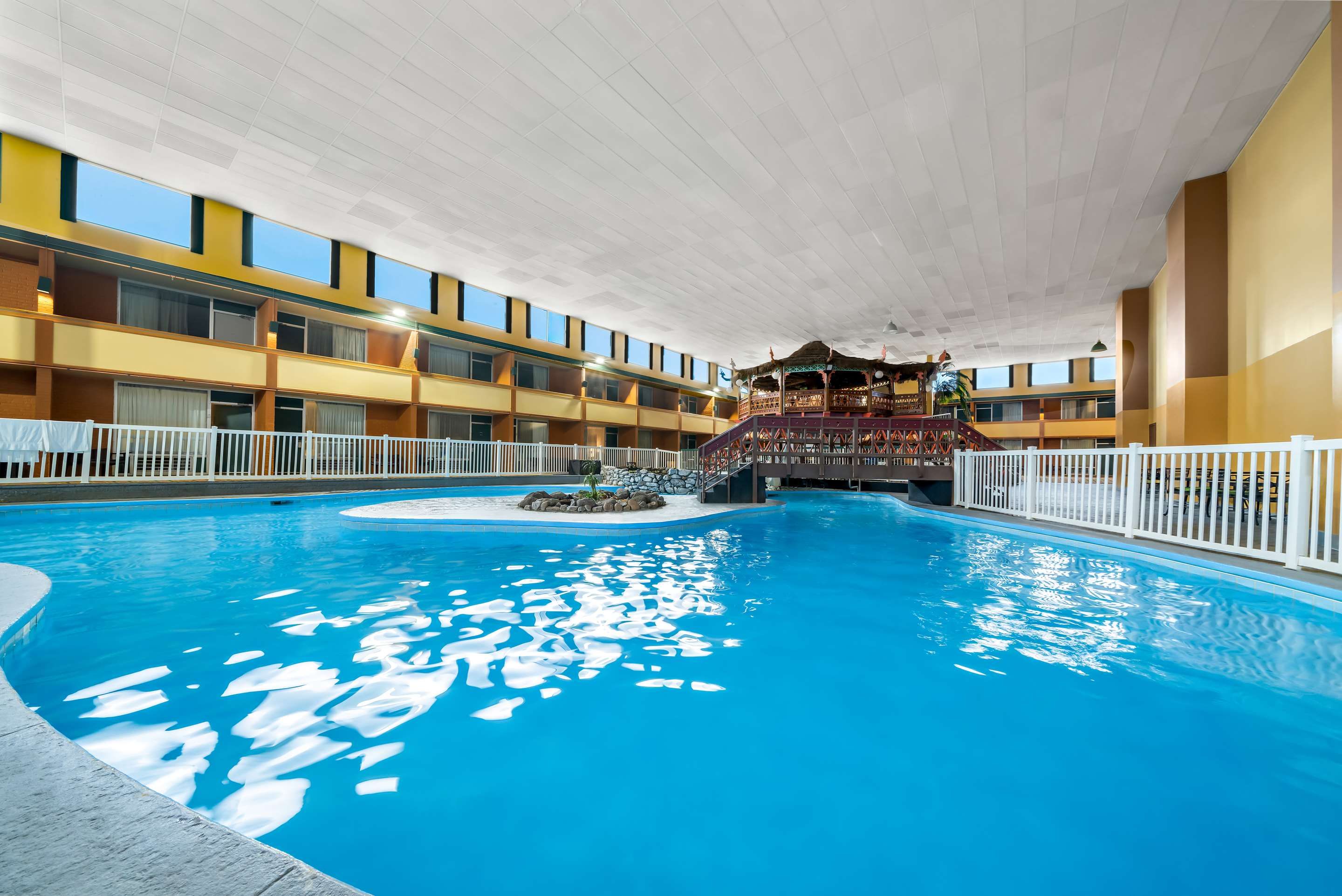 Clarion Inn and Suites Convention Center Kearney - Kearney - Pool
