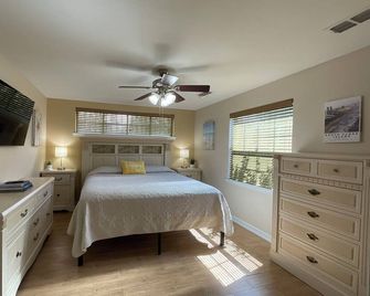 2br 2ba Sparkling Clean Villa For Long Term Stays - Brownsville - Bedroom