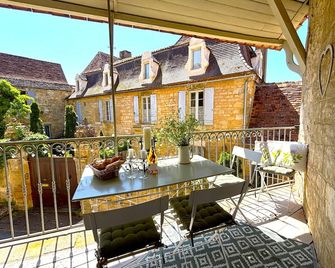 A beautiful character 16th century house set in the center of a medieval village - Saint-Cyprien - Balcony