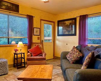 Casita Indigo - Prescott - Living room