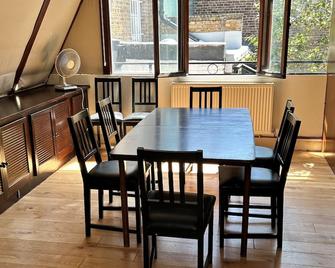 La Gaffe - Bed and Breakfast - London - Dining room