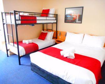 Townhouse Motel Cowra - Cowra - Bedroom