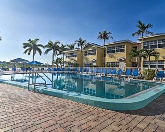 Resort Condo with Beach Access in Indian Shores! - Clearwater Beach - Piscina