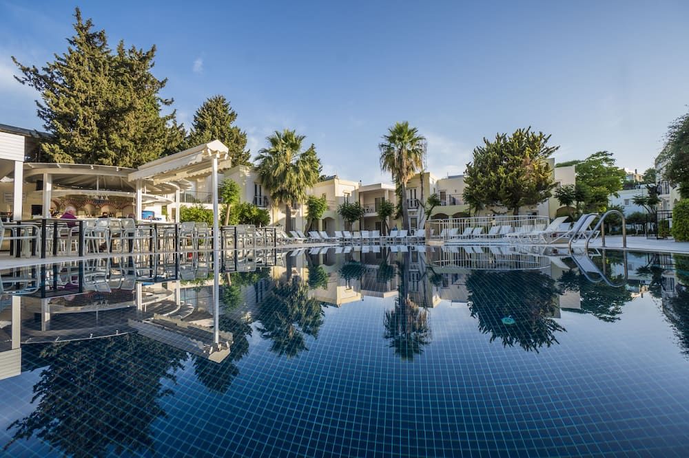 بالوما فاميلي كلوب - بودروم - حوض السباحة