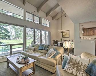 Pagosa Springs Condo Near Springs and Trails! - Pagosa Springs - Living room