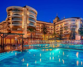 Kirman Arycanda De Luxe - אוקורצ'אלאר - בריכה