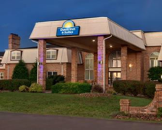 Days Inn and Suites by Wyndham Sikeston - Sikeston - Gebäude
