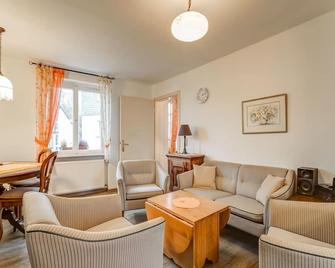 Modern Apartment in Reifferscheid with Garden - Hellenthal - Living room