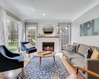 Perfect Family Bungalow - Minneapolis - Wohnzimmer