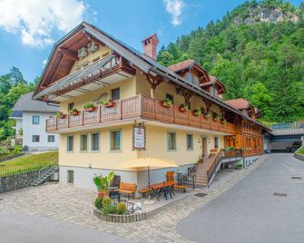 Rooms & Apartments Pr Matjon - Bled - Edificio