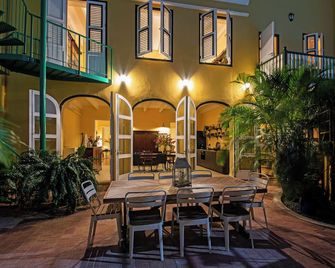 Drift Hotels - Willemstad - Patio