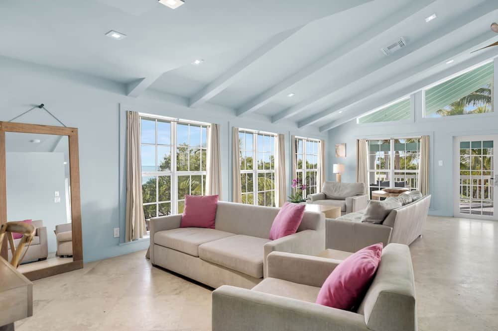 لايم تري باي ريزورت