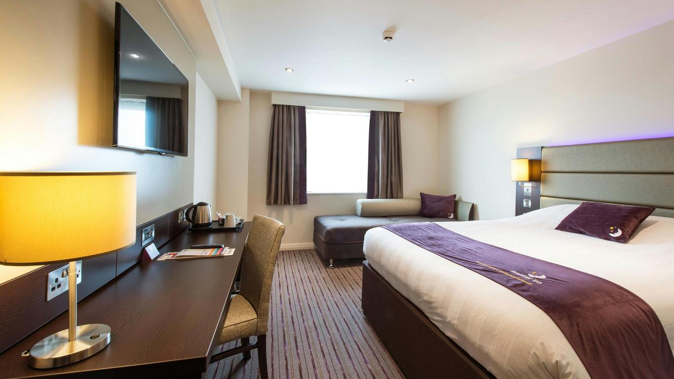Premier Inn Farnborough Town Centre