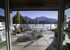Mountain Serenity Meets Luxury - Squamish - Balcony