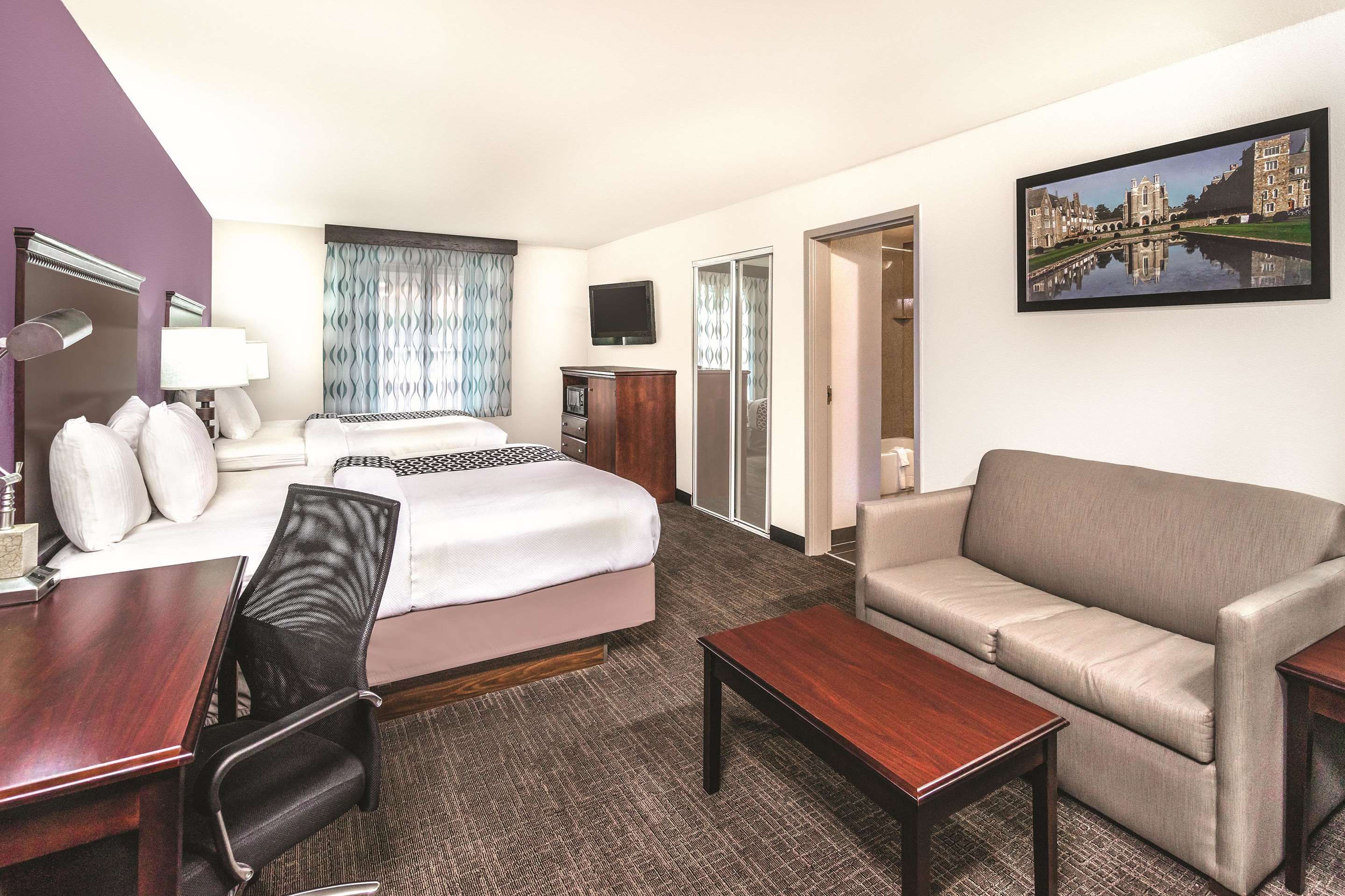 Bedroom view of La Quinta Inn & Suites by Wyndham Rome