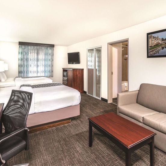 Bedroom view of La Quinta Inn & Suites by Wyndham Rome