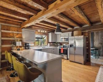 Cozy Lux Cabin With Game Room - Murfreesboro - Cocina