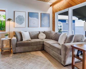 Sweet Water: Spectacular View! - Seneca Falls - Вітальня