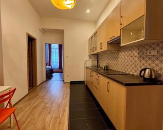 Gracia Apartment House - Budapest - Kitchen