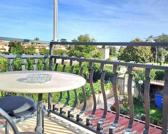 Appartamento la casa di Mary Anguillara Sabazia-Lago,Relax e Roma a portata di treno - Anguillara Sabazia - Balcony